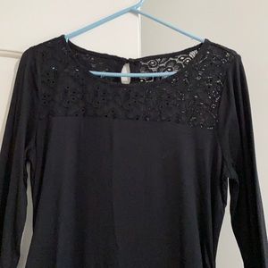 Motherhood maternity 3/4 sleeve lace accent top